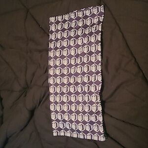 Spark  black and white neck gaiter